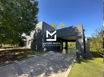 Casa · 230m² · 5 Ambientes · 3 Cocheras · Casa en Venta 5 Ambientes Barrio Cerrado Altos del Sol Ituzaingó