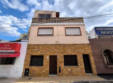 Casa · 181m² · 5 Dormitorios · Venta Dos Departamentos 2 y 3 Dorm. Alberdi