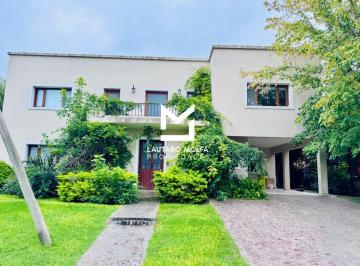 Casa · 595m² · 4 Ambientes · 1 Cochera · Casa en Venta 5 Ambientes Barrio Altos del Sol