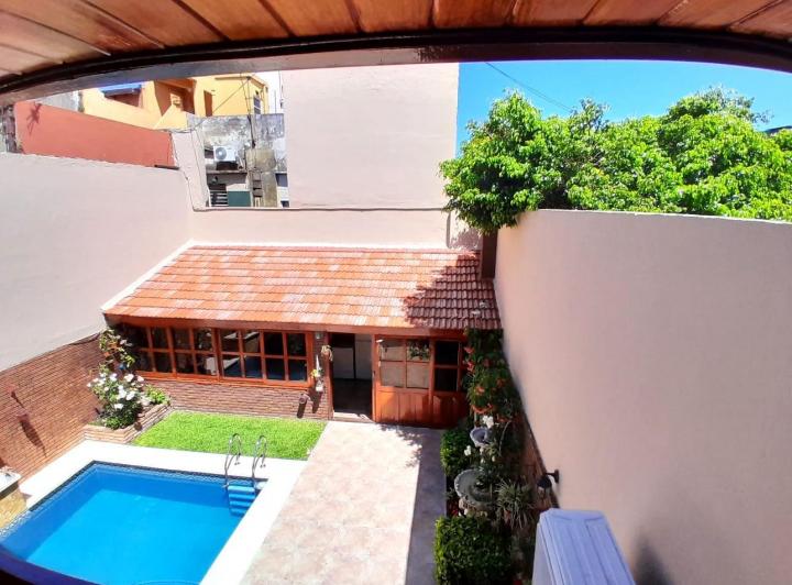 Casa · 242m² · 4 Ambientes · 2 Cocheras
