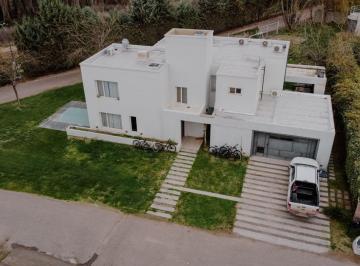 MEM-MEM-656_2 · Venta Casa 3 Dorm. Nivel Gerencial, Neuquen