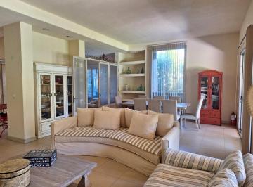 Casa · 350m² · 5 Ambientes · 4 Cocheras · Alquiler Casa en Haras del Pilar, El Establo