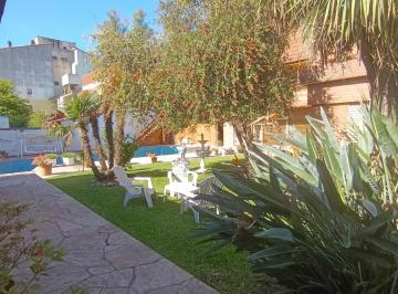 Casa de 6 ambientes, Tres de Febrero · Gran Chalet de Categoría, Lote 855 m.