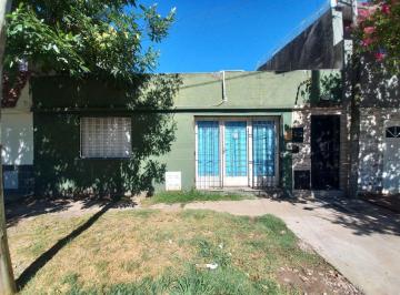 Casa de 5 ambientes, Rosario · Casa Camilo Aldao 1700 - 1 Dormitorio - Patio - Cochera