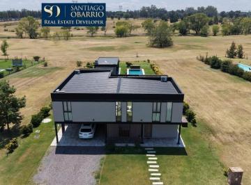 Casa · 260m² · 5 Ambientes · 2 Cocheras · Venta Gran Casa en Medal Pilar - Espectacular Oportunidad en Lote Al Golf