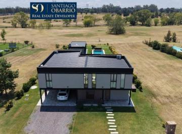 Casa · 320m² · 5 Ambientes · 2 Cocheras · Venta Gran Casa en Medal Pilar - Espectacular Oportunidad en Lote Al Golf