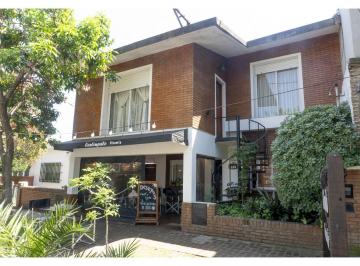 Casa · 168m² · 6 Ambientes · 1 Cochera · Venta Casa Funes 4 Dorm.