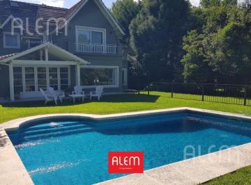 Casa · 250m² · 8 Ambientes · 1 Cochera · Casa en St Thomas Norte | Venta | 4 Dorm.