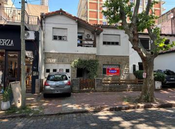 Oficina comercial · 230m² · 4 Ambientes · Chalet en Excelente Zona Apto Uso Comercial.