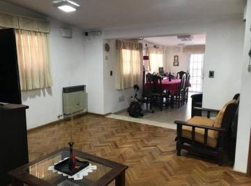 Casa · 267m² · 3 Dormitorios · 2 Cocheras · Caseros Al 100. Casa de 3 Dorm..