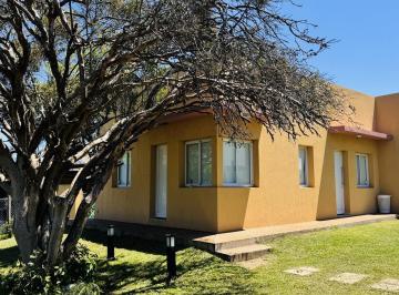 Hotel · 200m² · 6 Dormitorios · 5 Cocheras · Complejo Turístico con Piscina Barrio Artalaz