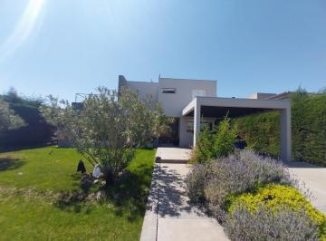 Casa de 7 ambientes, Chacras de Coria · Alquiler Barrio Las Candelas II