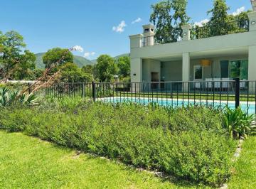 Casa · 350m² · 8 Ambientes · 2 Cocheras · Casa en Praderas de San Lorenzo