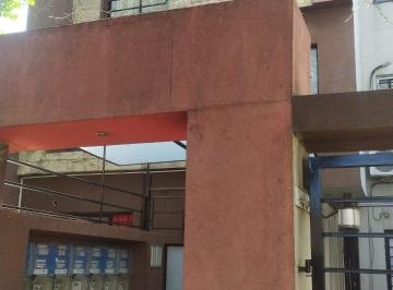 Departamento de 1 ambiente, Morón · Monoambiente Dividido 2º Piso por Escalera Al Contrafrente Vista Abierta