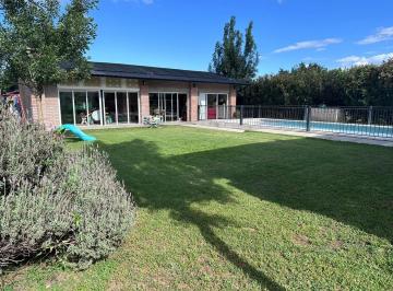 Casa · 300m² · 4 Ambientes · 2 Cocheras · Exc Casa Vta 3 Dorm Pileta Climatizada Gge El Aybal