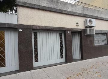 Casa · 165m² · 3 Ambientes · 1 Cochera · Casa en Lomas del Mirador
