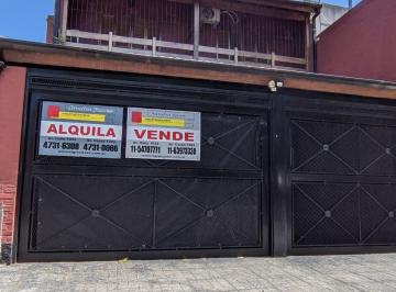 Casa de 4 ambientes, Tigre · Alquiler Tigre Centro Casa en Dos Plantas con Terraza, Jardin, Pileta y Parrilla
