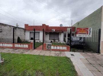 Casa de 4 ambientes, Lanús · Vende Casa con Amplio Fondo R. de Escalada, Lanus Este.