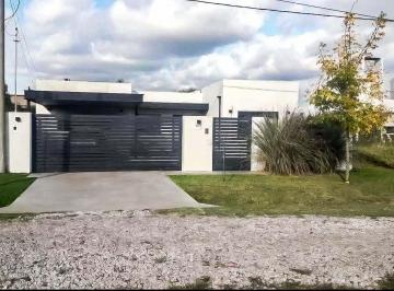 Casa · 120m² · 4 Ambientes · 1 Cochera · Venta/permuta - Casa 2 Dorm.. Tierra de Sueños 2, Roldan.