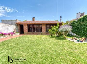 Casa · 179m² · 3 Ambientes · 1 Cochera · Casa en Los Pinares