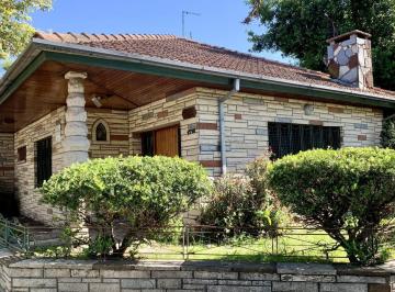 Casa · 300m² · 4 Ambientes · 1 Cochera · Casa en Venta en Gran Terreno, Ideal Dos Familias en Temperley