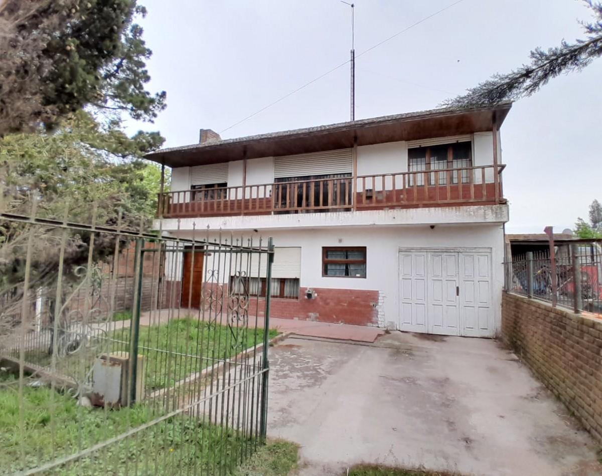 Chalet 4 amb, 130m² cubiertos con parque — Dos de Abril