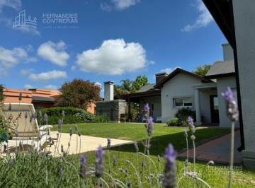 Casa · 175m² · 5 Ambientes · 1 Cochera · Casa en Venta de 5 Ambientes con Piscina