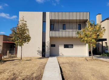 Casa · 138m² · 5 Ambientes · Casa 5 Ambientes en Venta en El Aljibe, Manzanares, Pilar, Gba Norte.