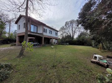 Casa · 162m² · 6 Ambientes · 1 Cochera · Casa Chalet Venta en City Bell Sobre Lote 34 X 38
