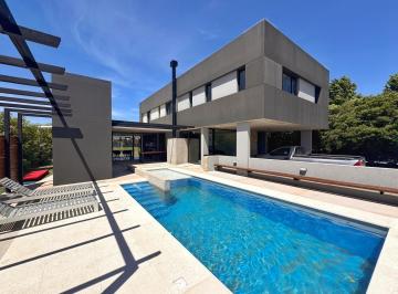 Casa · 222m² · 4 Ambientes · Venta Casa 4 Amb C/ Parque y Pileta - Arenas del Sur
