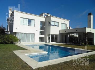Casa · 328m² · 5 Ambientes · 1 Cochera · Casa en Venta 5 Ambientes Barrio Haras Santa María Las Lomas