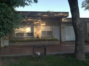 Casa · 154m² · 3 Ambientes · 1 Cochera · Casa de Dos Dorm. en Santa Isabel