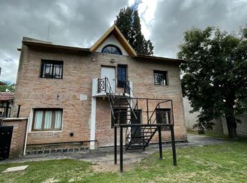 Quinta vacacional · 300m² · 7 Dormitorios · Imperdible. Espectacular Casa Quinta en Guernica, Cerca de Todo. Se Vende. Uso Comercial Y/o Profesio