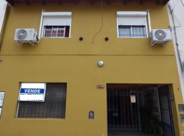 Casa de 8 ambientes, Córdoba · Casa Zona Centro con Patio + 2 Departamentos de 1 Dormitorio
