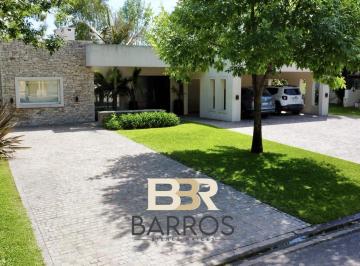Casa · 309m² · 5 Ambientes · 2 Cocheras · Venta Casa Terravista Fondo Laguna