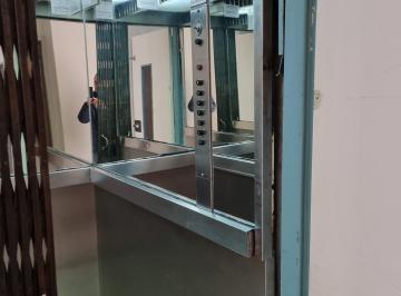 Departamento Venta 94m² de 4 ambientes · Piso a Remoldelar. de 4 Amb Muy Amplio y Luminoso. a 100 m Plaza Flores