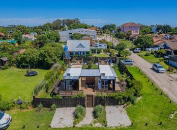 Casa · 59m² · 3 Ambientes · 1 Cochera · Complejo de Dos Contenedores en Barrio Acantilados