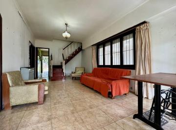 Casa · 383m² · 4 Ambientes · 2 Cocheras · Chalet en Bosque Alegre a Reciclar