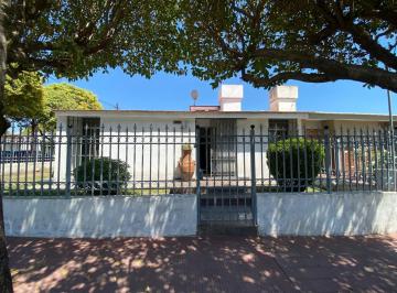 Casa de 8 ambientes, Córdoba · Venta Casa Apta Credito 4 Dorm. Pque Republica
