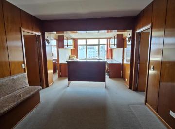 Oficina comercial · 89m² · 5 Ambientes · Oficina Uso Profesional Y/o Comercial Super Amplia y Soleada