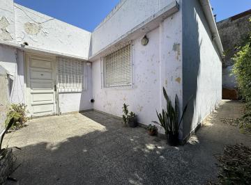PH · 80m² · 3 Ambientes · PH por Pasillo de 3 Ambientes con Quincho y Patio en Morón