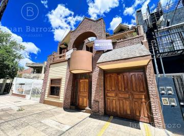 Casa · 140m² · 4 Ambientes · 1 Cochera · Venta Casa de 3 Dorm. en Banfield Este.