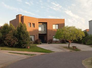 Casa · 220m² · 5 Ambientes · El Cantón: Casa con Jardín, Playa, Fogonero y Laguna