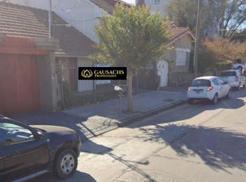 Casa · 173m² · 5 Ambientes · 1 Cochera · Chalet en Pleno Centro Comercial Guemes Sobre Calle Alvear
