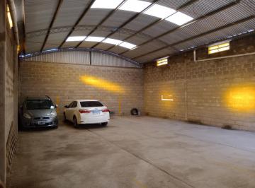 Bodega-Galpón · 285m² · 3 Ambientes · Se Vende Galpon + 2 Dptos Alquilados. Inversion Rentable!