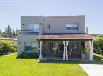 Casa · 166m² · 4 Ambientes · 2 Cocheras · Casa en Venta, Lote Interno. La Comarca Bancalari.