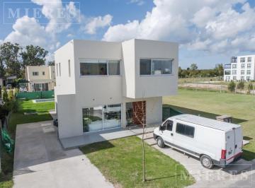 Casa · 150m² · 4 Ambientes · 1 Cochera · Casa en Venta a Estrenar, Lote Interno, Vila Marina I, Villanueva