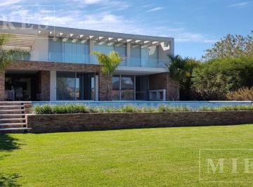 Casa · 435m² · 6 Ambientes · 3 Cocheras · Casa en Venta y Alquiler Anual a La Laguna, Santa Barbara Bancalari.