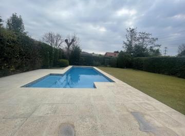 Casa · 220m² · 4 Ambientes · Casa en Alquiler Temporario en Club de Campo Pueyrredon, Pilar