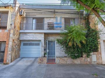Casa · 230m² · 8 Ambientes · 2 Cocheras · Venta - Casa - 4 Dorm. - España y Hospitales, Rosario